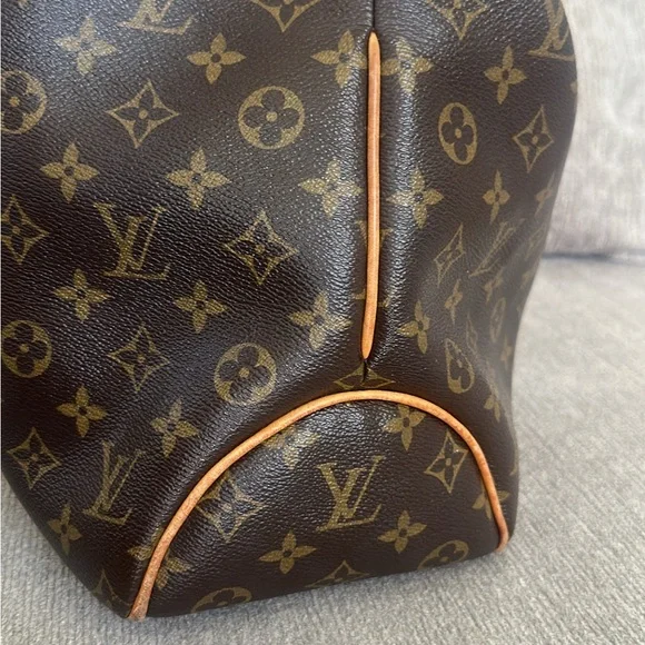 Louis Vuitton Delightful Monogram Bag
(Authentic) - Picture 4 of 11